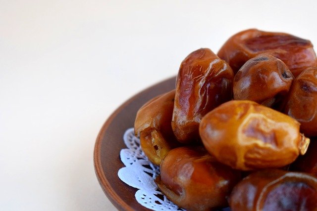 Dates can help induce labor? Benefits and Side effects